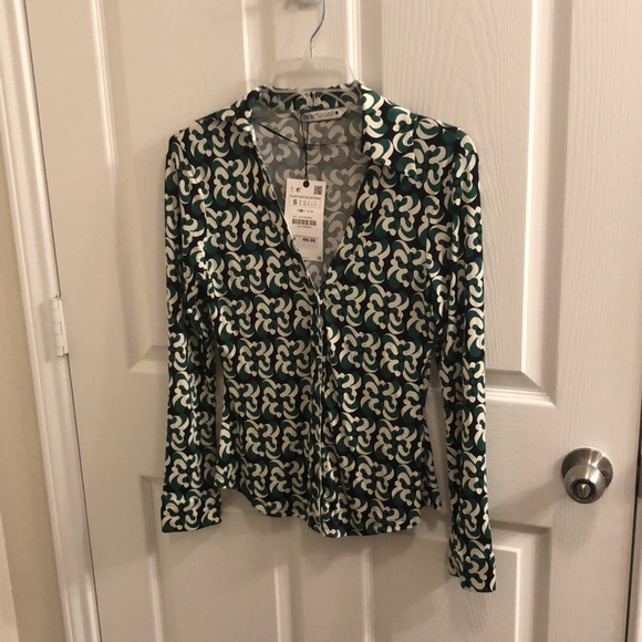 Zara Tops - Zara green print button down top
